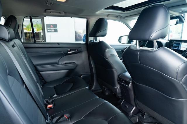 Photo of 2022 Celestial Silver Metallic Toyota Highlander