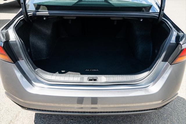 Photo of 2023 Gun Metallic Nissan Altima