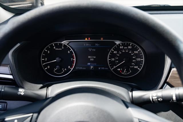 Photo of 2023 Gun Metallic Nissan Altima