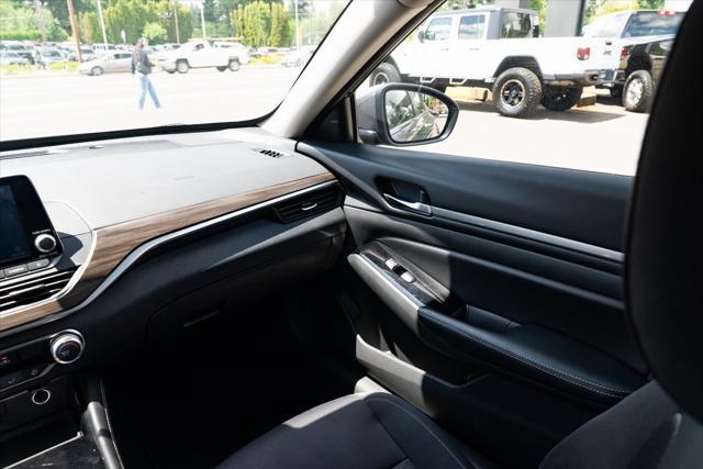 Photo of 2023 Gun Metallic Nissan Altima