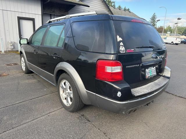 Photo of 2005 Black Clearcoat Ford Freestyle