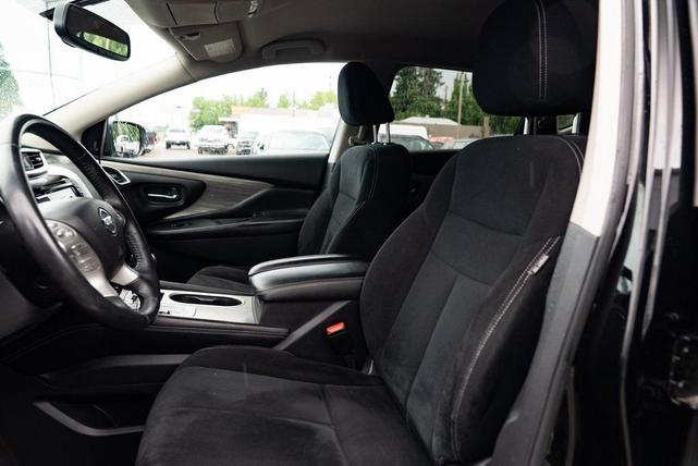 Photo of 2018 Magnetic Black Metallic Nissan Murano