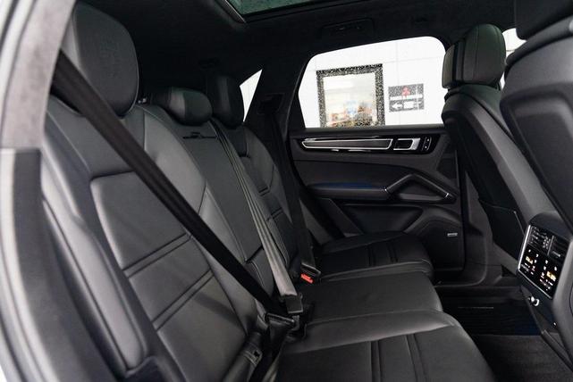 Photo of 2021 Carrara White Metallic Porsche Cayenne