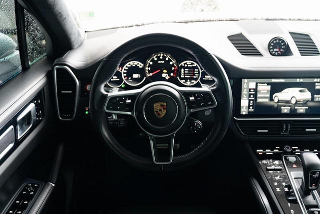 Photo of 2021 Carrara White Metallic Porsche Cayenne