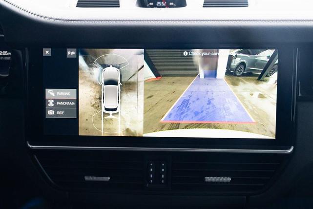 Photo of 2021 Carrara White Metallic Porsche Cayenne