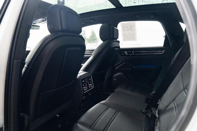 Photo of 2021 Carrara White Metallic Porsche Cayenne
