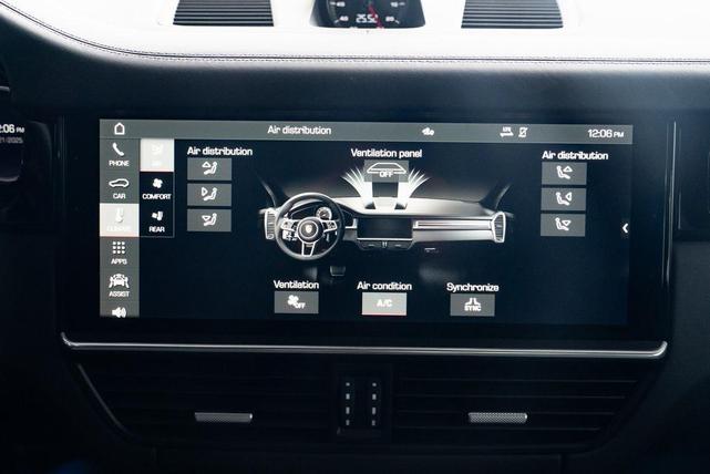 Photo of 2021 Carrara White Metallic Porsche Cayenne