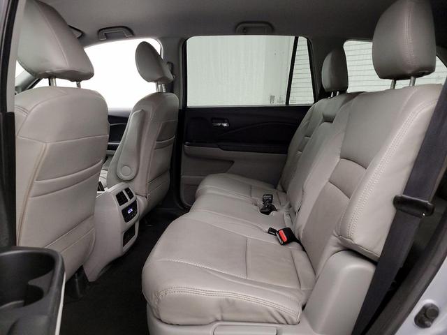 Photo of 2019 Silver Honda Pilot