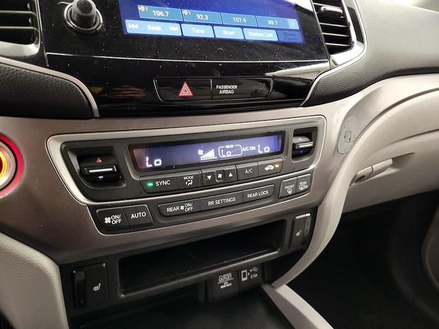 Photo of 2019 Silver Honda Pilot