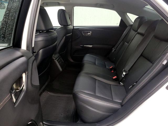 Photo of 2018 White Toyota Avalon