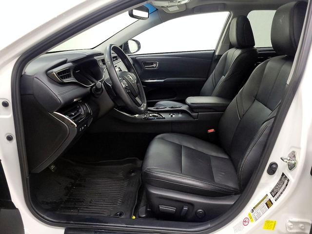 Photo of 2018 White Toyota Avalon