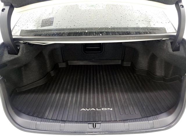Photo of 2018 White Toyota Avalon