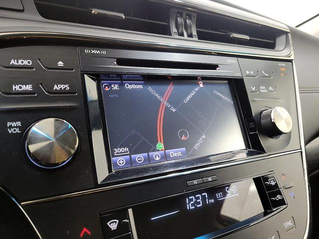 Photo of 2018 White Toyota Avalon