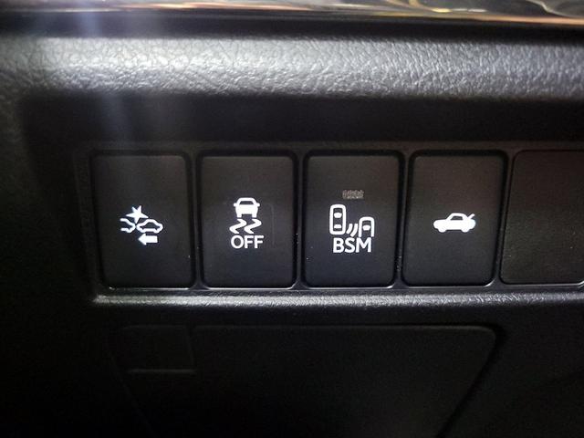 Photo of 2018 White Toyota Avalon