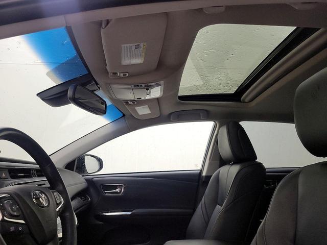 Photo of 2018 White Toyota Avalon