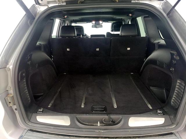 Photo of 2015 Silver Jeep Grand Cherokee