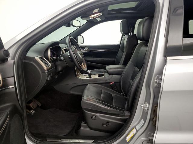 Photo of 2015 Silver Jeep Grand Cherokee