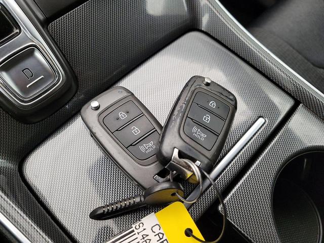 Photo of 2021 Gray Hyundai SANTA FE