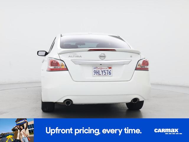 Photo of 2015 White Nissan Altima