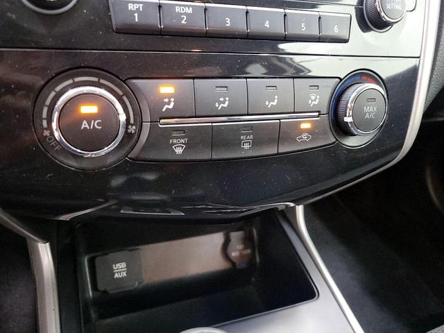 Photo of 2015 White Nissan Altima