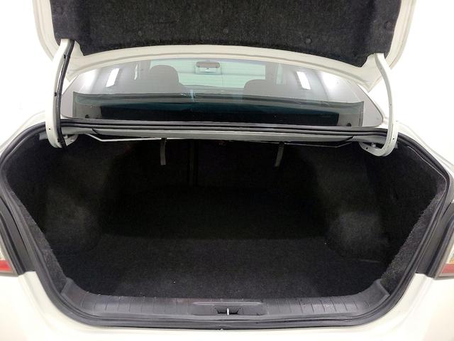 Photo of 2015 White Nissan Altima