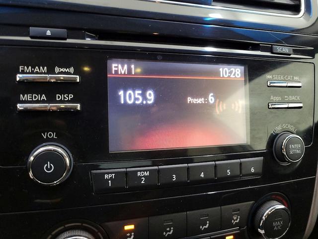 Photo of 2015 White Nissan Altima