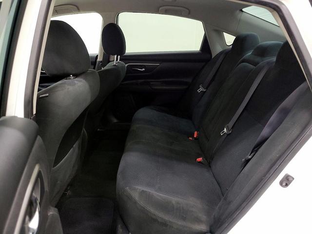 Photo of 2015 White Nissan Altima