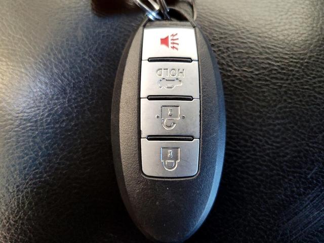 Photo of 2015 White Nissan Altima