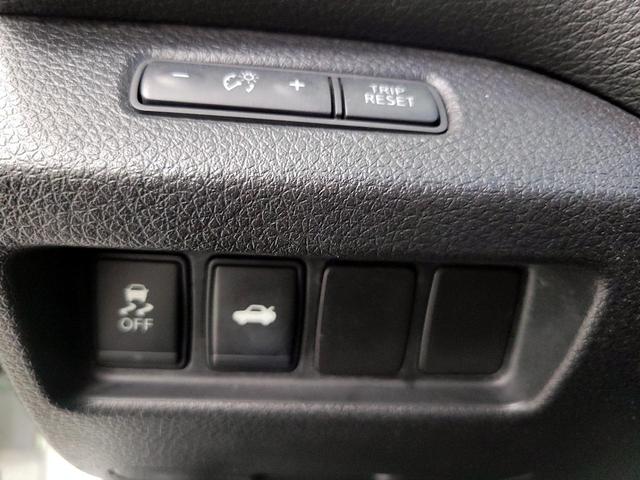 Photo of 2015 White Nissan Altima