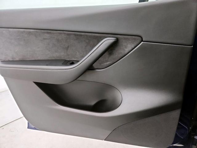Photo of 2022 Blue Tesla Model Y