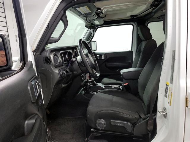 Photo of 2022 White Jeep Wrangler