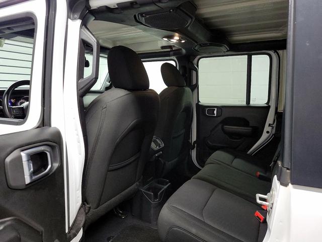 Photo of 2022 White Jeep Wrangler