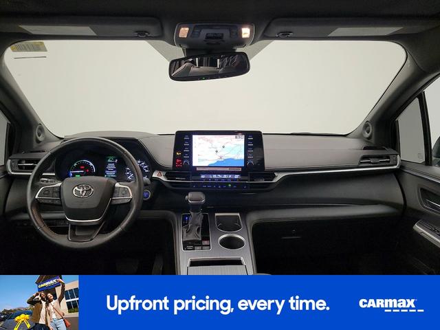 Photo of 2024 Black Toyota Sienna