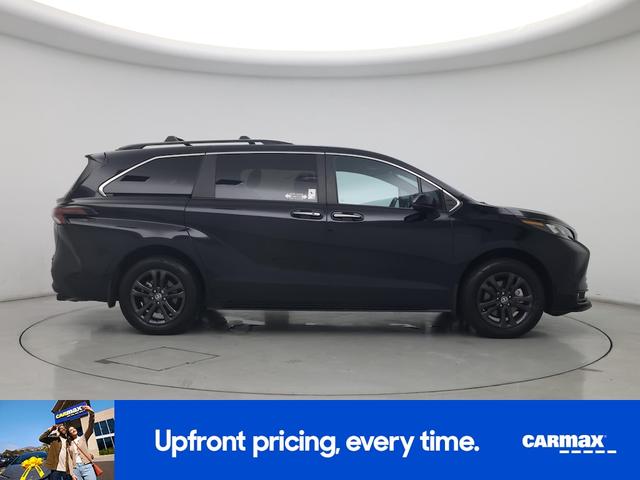 Photo of 2024 Black Toyota Sienna