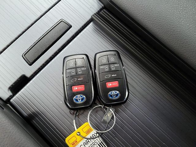 Photo of 2024 Black Toyota Sienna