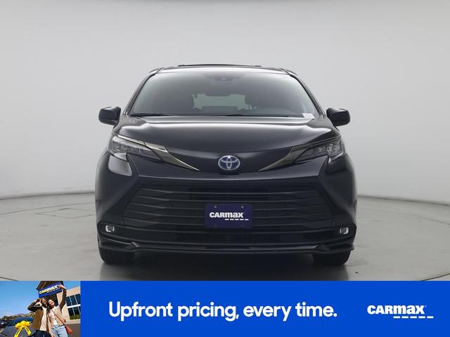 Photo of 2024 Black Toyota Sienna