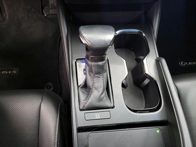 Photo of 2023 Black Lexus ES 350
