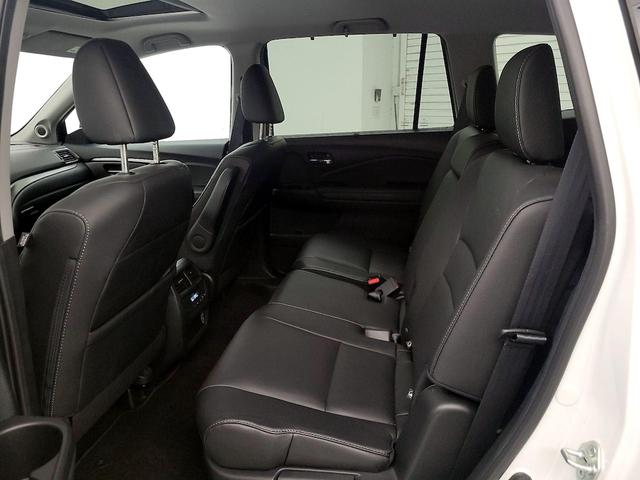 Photo of 2022 White Honda Pilot