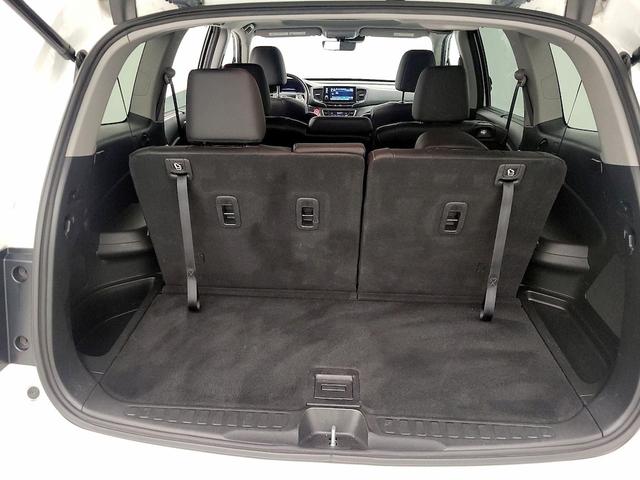Photo of 2022 White Honda Pilot