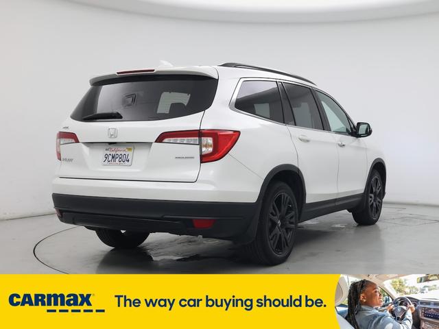 Photo of 2022 White Honda Pilot