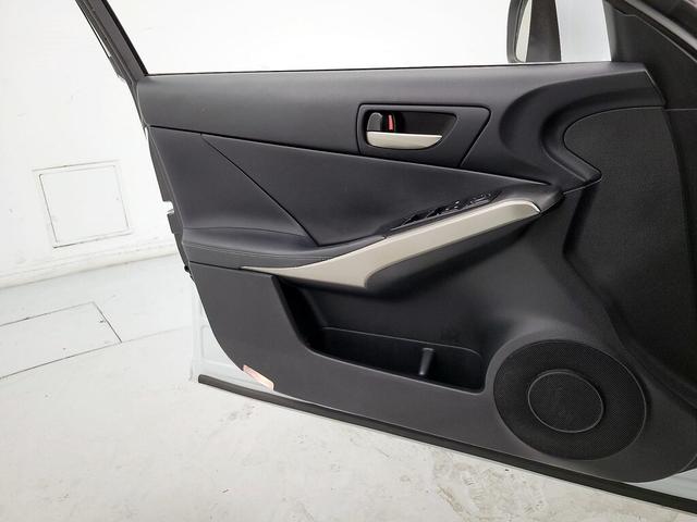 Photo of 2019 White Lexus IS 300