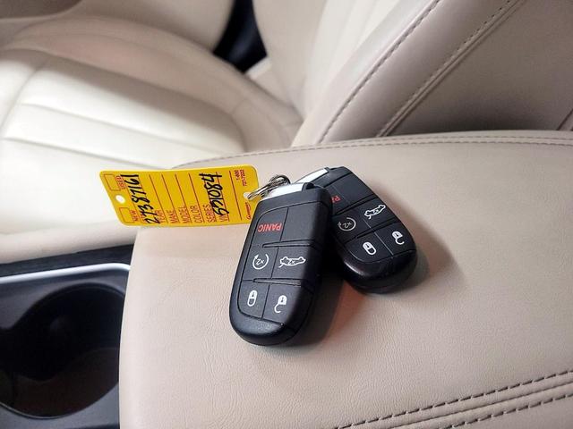 Photo of 2015 Silver Chrysler 200
