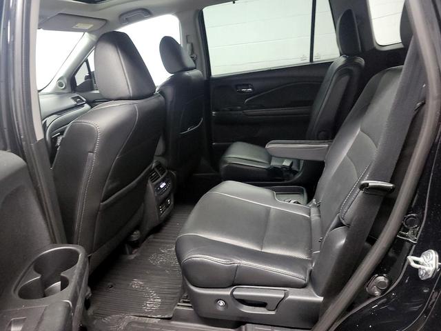 Photo of 2017 Black Honda Pilot