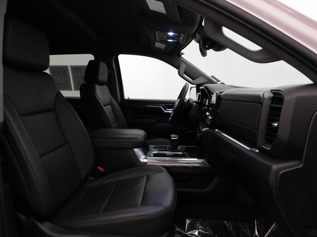 Photo of 2023 Iridescent Pearl Tricoat Chevrolet Silverado 1500
