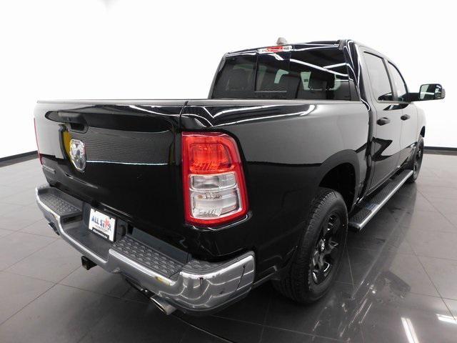 Photo of 2023 Diamond Black Crystal Pearlcoat RAM 1500