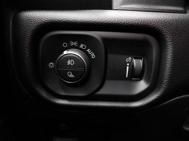 Photo of 2023 Diamond Black Crystal Pearlcoat RAM 1500