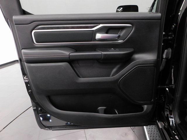 Photo of 2023 Diamond Black Crystal Pearlcoat RAM 1500