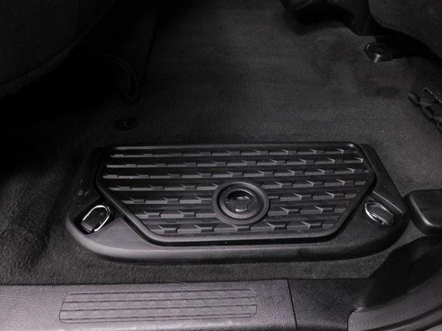 Photo of 2023 Diamond Black Crystal Pearlcoat RAM 1500
