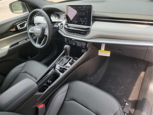 Photo of 2025 Bright White Clearcoat Jeep Compass