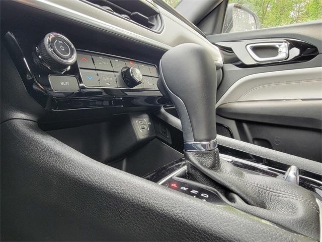 Photo of 2025 Bright White Clearcoat Jeep Compass